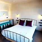 Otto Towers Aparthotel