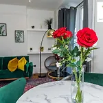 1 Bed Apartment-Sea Views- Relocation-Business-By The Relaxation Serviced Apartments