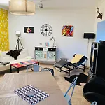 Funky Unique 2-Bedroom Apartment With Parking