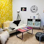Funky Unique 2-Bedroom Apartment With Parking