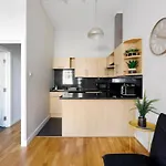 Great 2 Bedroom Apt By The Beach And Town