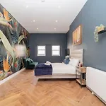 Morden Studio Flat Moments Away From Brighton Seafront
