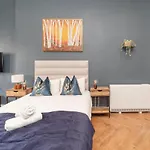 Morden Studio Flat Moments Away From Brighton Seafront