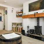 Mermaid Cottage - Wood Burner- By Brighton Holiday Lets
