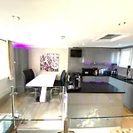 Modern Stylish Apartment At Brighton Station