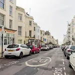 Flash Sale Central Hove 3 Bedroom Flat Bn338Awat
