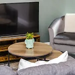 Top Floor Brighton City Apartment