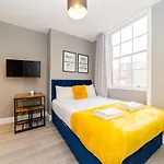 Modern Studio Next To Brighton Beach I Smart Tv I King Size Bed