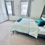 Place2Stay Central Brighton Free Parking 3 Bed House