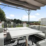5 Bedroom Home In Brighton With Hot Tub