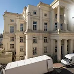 Super Central 3Br Apartment Close To North Lanes Brighton Beach And Shopping Centre