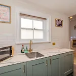 Beautiful Sea View I Spacious One Bed Room Flat I Sleep 4 Guests Bp2