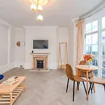 Beautiful Sea View I Spacious One Bed Room Flat I Sleep 4 Guests Bp2
