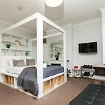 Guestready - Classy Studio In Brighton