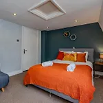 3 Bedroom 2 Bath I Next To Brighton Beach I Slp 10