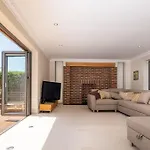 Stunning 5-Bed 3-Bath House Close To The Sea!