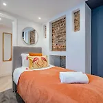 2 Bedroom 2 Bath I Next To Brighton Beach I Sleep 6