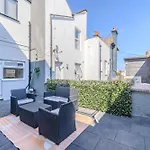 Central 2 Bedroom Flat With Roof Terrace I Next To Brighton Beach I Sleep 8 Guests