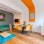 Central 2 Bedroom Flat With Roof Terrace I Next To Brighton Beach I Sleep 8 Guests
