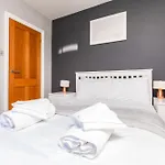 Modern And Stylish 2 Bedroom House In Brighton
