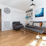 Host & Stay - Sunny Terrace On Robert Street