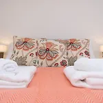Host & Stay - Sunny Terrace On Robert Street