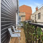 The Coach House - An Exeptional 3 Story House In The Heart Of The Lanes With Secure Private Parking