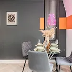 Luxury 1 Bed With Balcony In Central Brighton Next To Beach Sleep 4