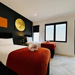 Central One Bedroom Flat Next To Brighton Beach I Sleep 5 Guests