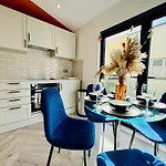 Central One Bedroom Flat Next To Brighton Beach I Sleep 5 Guests