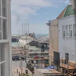 Brighton 5 Bed House With Private Patio Near Beach
