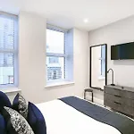 Churchill Square Views - Central - Modern 1 Bed Sleeps 4