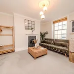 Sunny 1-Bedroom Flat Near The Waves Of Brighton Beach