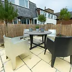 Cosy Getaway Central Apartment Pass The Keys