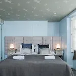 Darling By The Sea - By Brighton Holiday Lets
