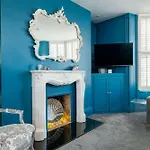 Darling By The Sea - By Brighton Holiday Lets