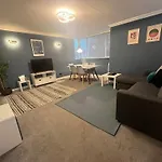 Majestic Modern Mews Apartment Pass The Keys