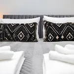 Host & Stay - Brighton Laines House