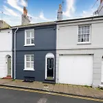 Host & Stay - Brighton Laines House