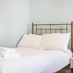 Host & Stay - Blue Bolthole On Vicarage Lane