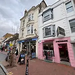 Charm Retreat In Central Brighton- Studio Ap With Kitchenette