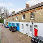 Cambridge Grove- Cosy Two Bed Mews - With Parking