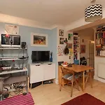 Garden Flat, 2 Mins Walk From Beach