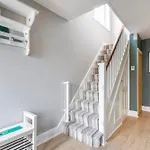 Melrose- Beautiful 4 Bedroom Home With Parking