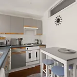 Two Bedroom By Brookland Stays Serviced Accommodation Short Lets Brighton & Hove With Free Wifi
