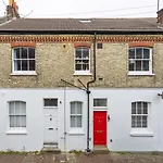 Cambridge Grove- Cosy Two Bed Mews - With Parking