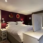 Thomas Kemp Suite
