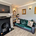 The Brighton Parlour With Hot Tub