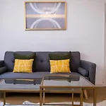 Bright And Modern 1 Bed Flat In Great Location