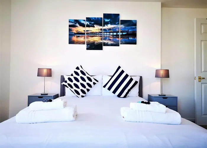 Marina Living With Parking, Balcony, Quiet And Secure